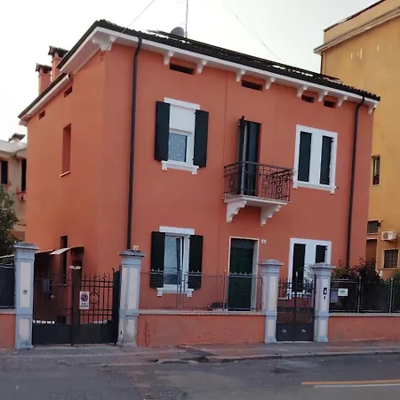 La Maison Di Luca Bed & Breakfast 2*