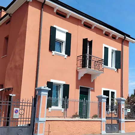 La Maison Di Luca Bed & Breakfast 4*